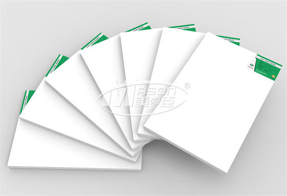 Las divisas blancas cubren el tablero de la espuma del PVC de 3m m 1220x2440m m Celuka 20m m